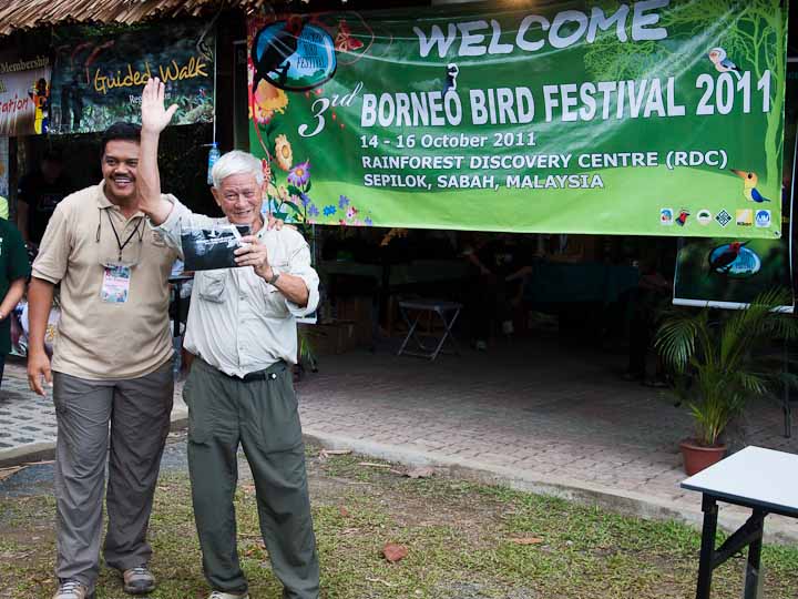 Award for most senior - Chan Pak (Hong Kong) with Cede Prudente