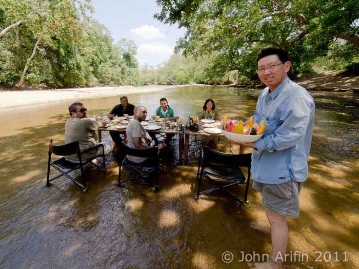 Breakfast in the river Kulu Safaris
