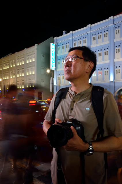 John Arifin in action at China Town Singapore. Photo by Lo Khin Marn